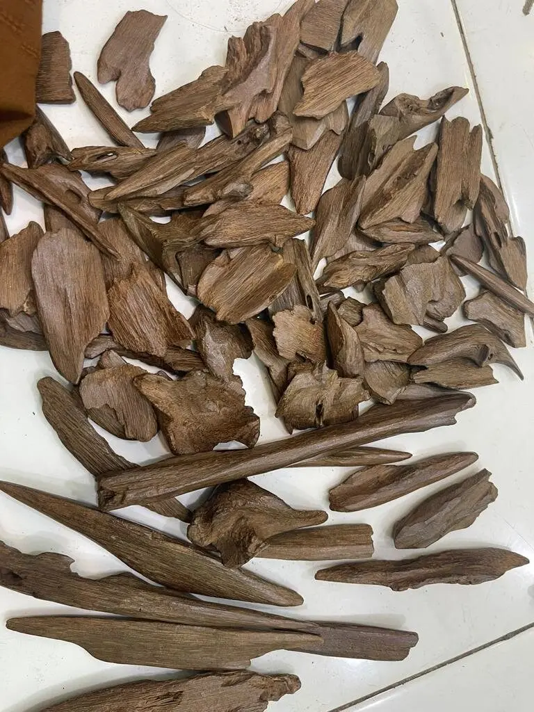 King Triple Maroki Indonesian agarwood from بابوا - ميراوكي