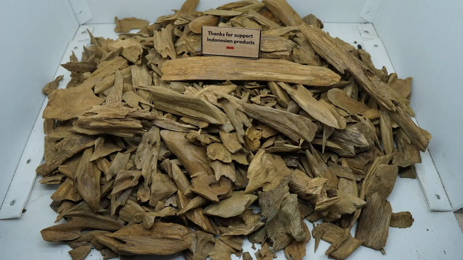 بابوا - ميراوكي Indonesian agarwood product catalogue