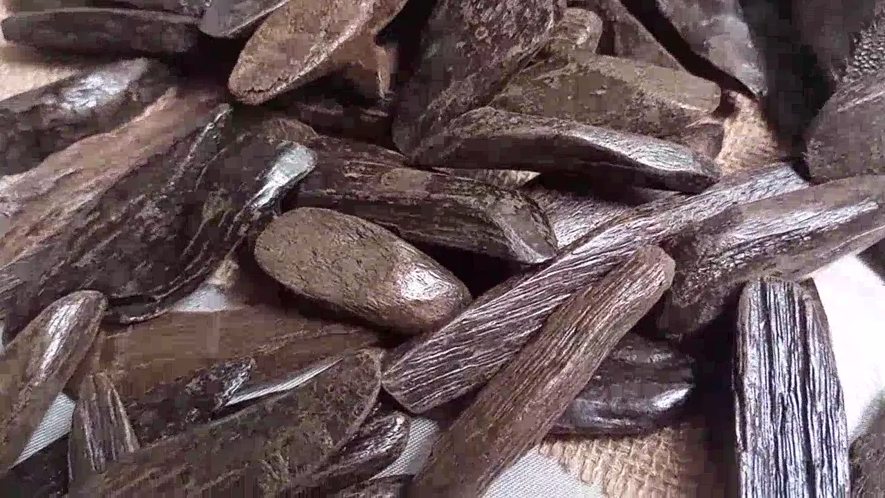 غلاف فيديو رقائق عود داكنة