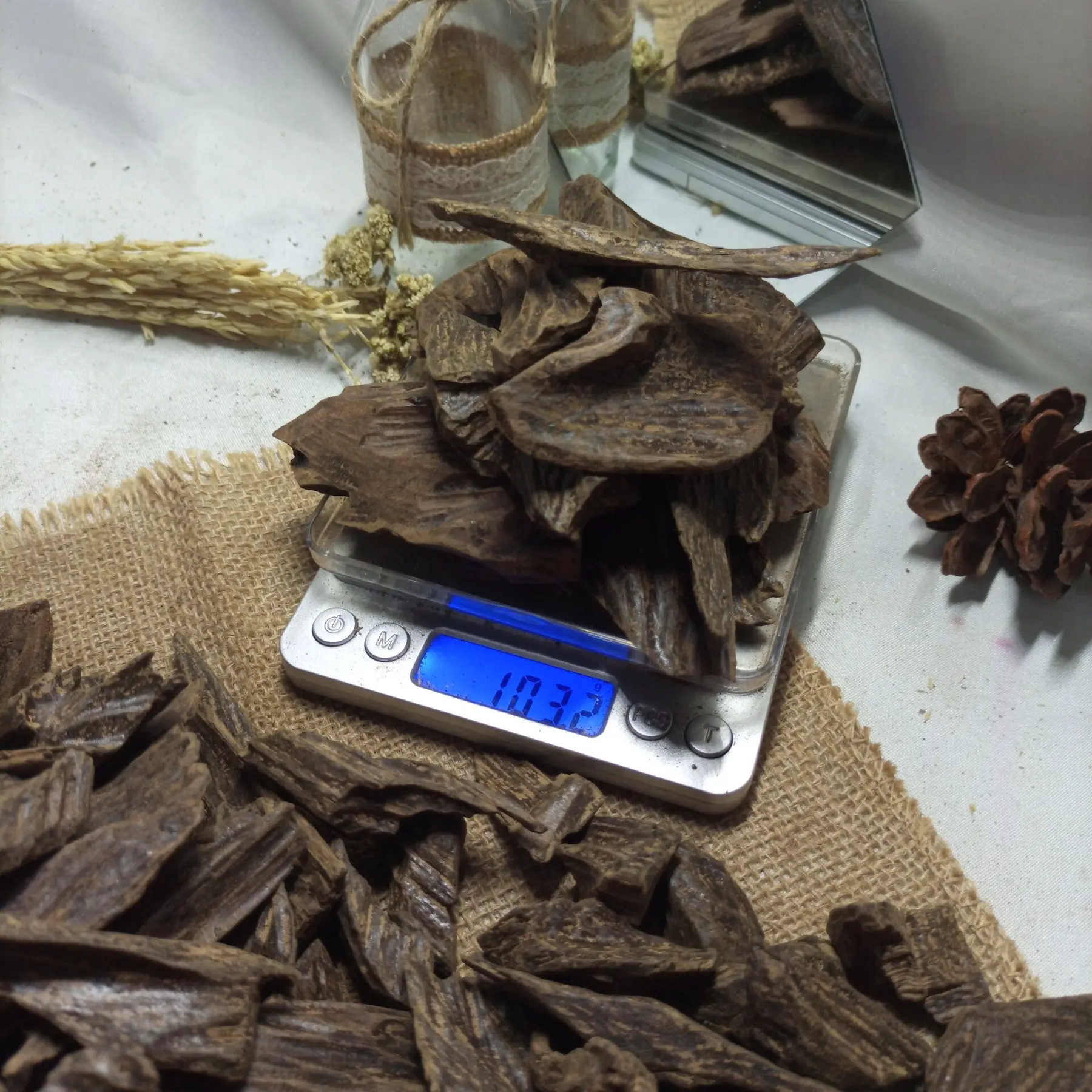 Wild Kalimantan Agarwood Chips verified product photo 1