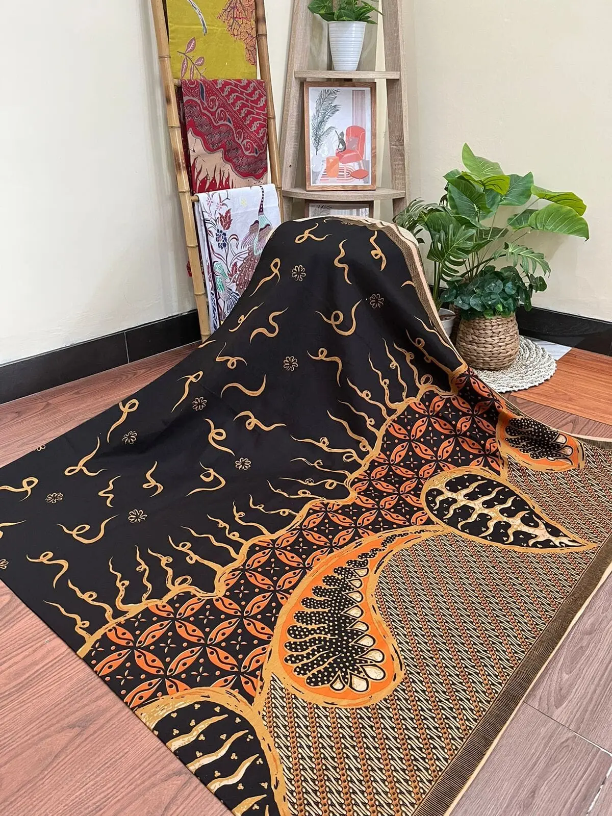 Decorative Border Sarong Collection verified product photo 1